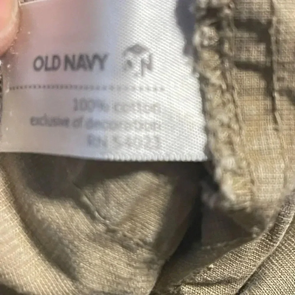 🎉 3/$12 khaki cargo pants. Get 3 $7. 00 items for $12.00
